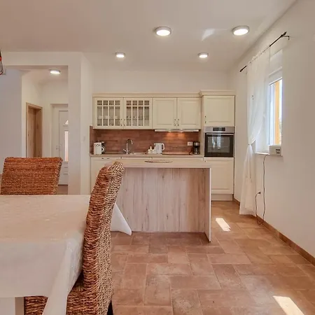 בית נופש Casa Dorjana *